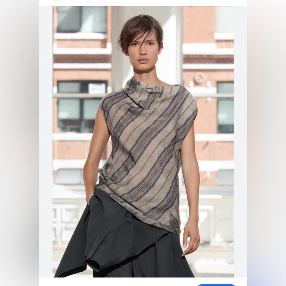 Striped Draped Top ZW Collection. Sleeveless Top Black and Brown. Size M